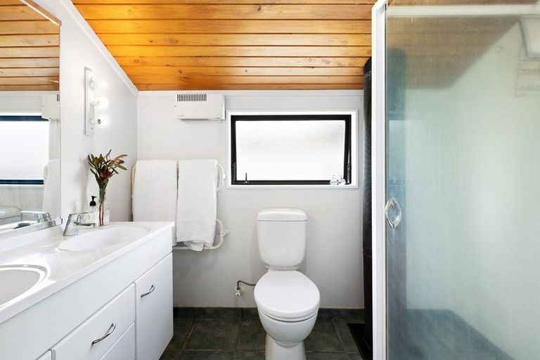 Photo of property in 1/283 East Coast Road, Mairangi Bay, Auckland, 0630