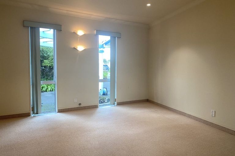 Photo of property in 39 Lanyon Place, Whitby, Porirua, 5024