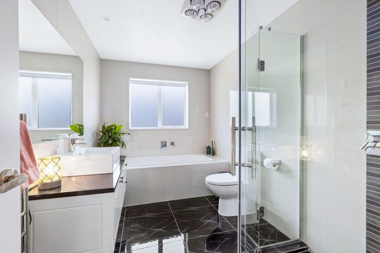 Photo of property in 9 Taraire Place, Orewa, 0931