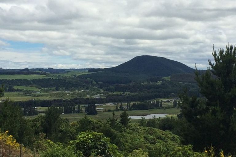 Photo of property in 15 Sparrowhawk Way, Kinloch, Taupo, 3377