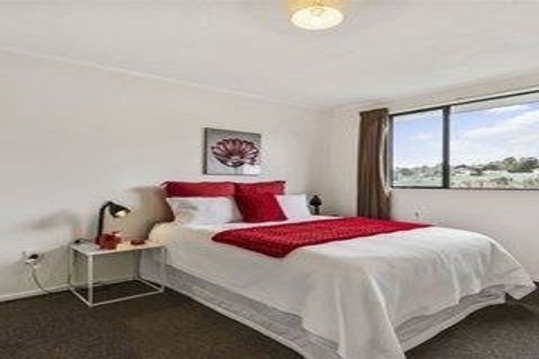 Photo of property in 2/61 Redcrest Avenue, Red Hill, Papakura, 2110