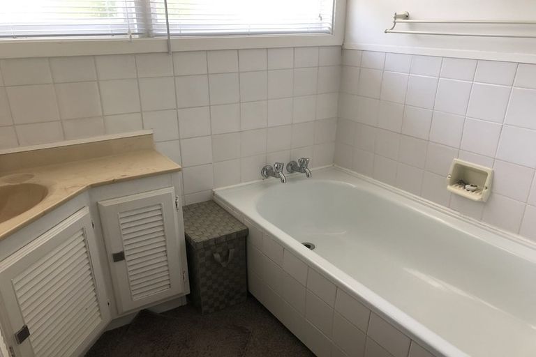 Photo of property in 71 Lynden Avenue, Hillcrest, Auckland, 0627