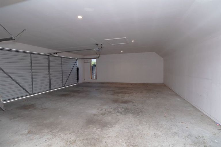 Photo of property in 16 Huntingdon Place, Avonhead, Christchurch, 8042