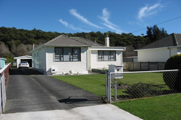 Photo of property in 52 Dover Road, Wainuiomata, Lower Hutt, 5014