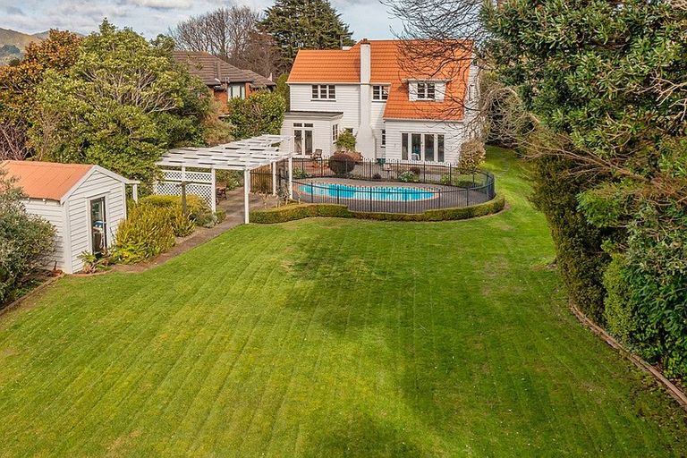 Photo of property in 27 Marina Grove, Hutt Central, Lower Hutt, 5010