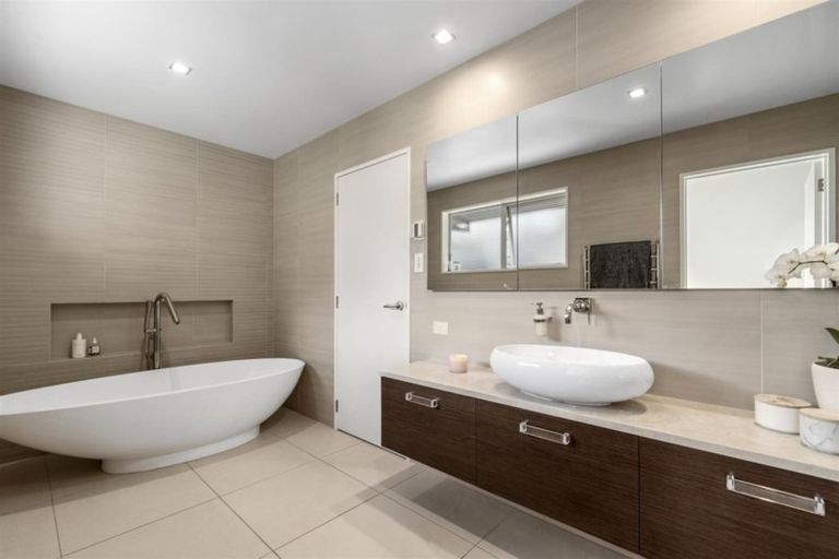 Photo of property in 25 Huntly Road, Campbells Bay, Auckland, 0630