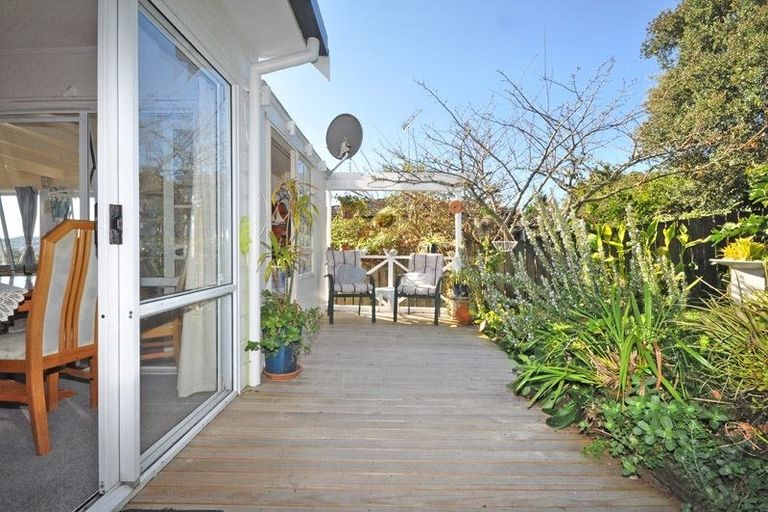 Photo of property in 3 Pohutukawa Avenue, Red Beach, 0932