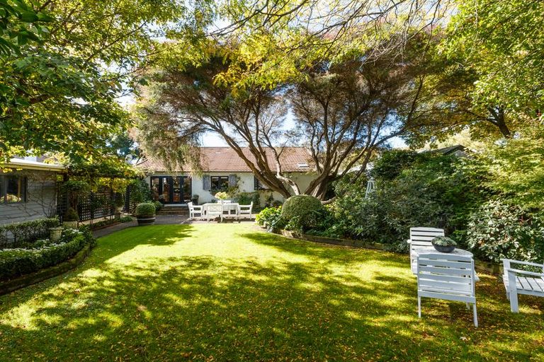 Photo of property in 10 Milverton Avenue, Hokowhitu, Palmerston North, 4410