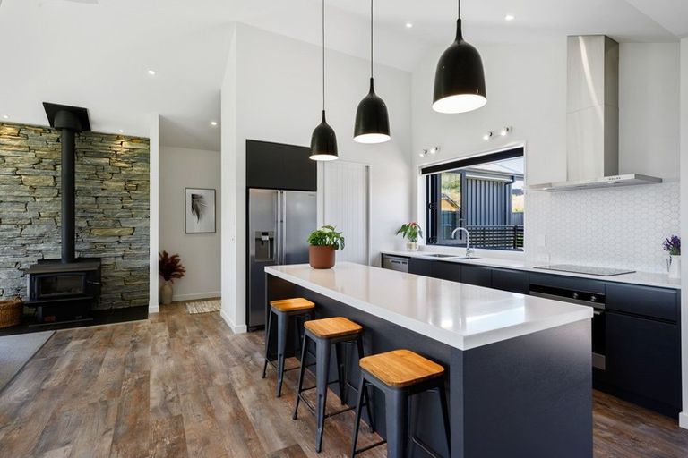 Photo of property in 29 Little Alpha Loop, Wanaka, 9305