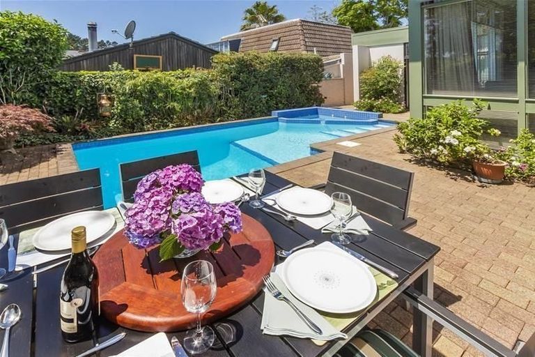 Photo of property in 20 Endymion Place, Half Moon Bay, Auckland, 2012
