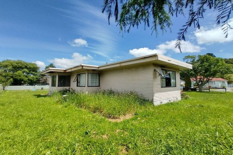 Photo of property in 43 Dover Road, Wainuiomata, Lower Hutt, 5014