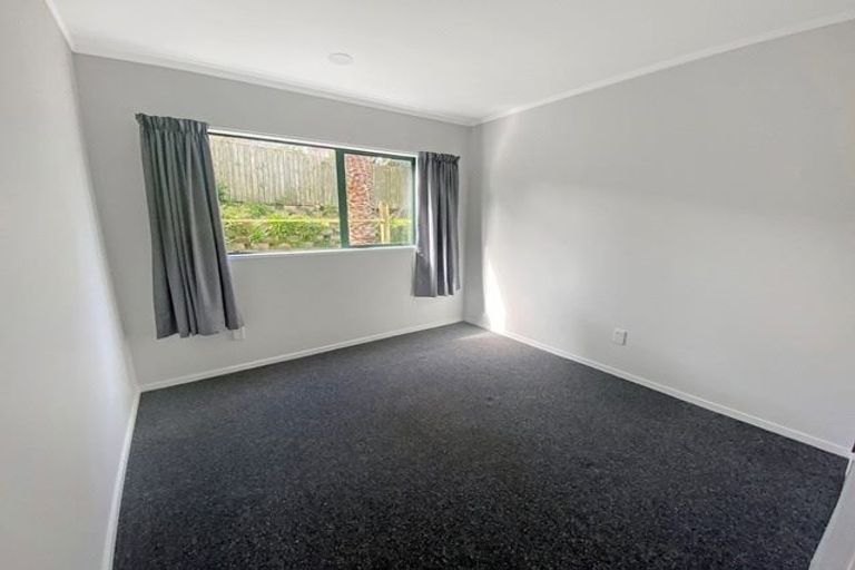 Photo of property in 24 Taroka Close, Pinehill, Auckland, 0632