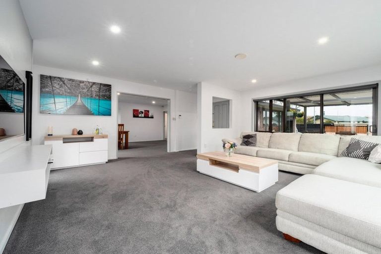 Photo of property in 30 Connemara Drive, Northwood, Christchurch, 8051