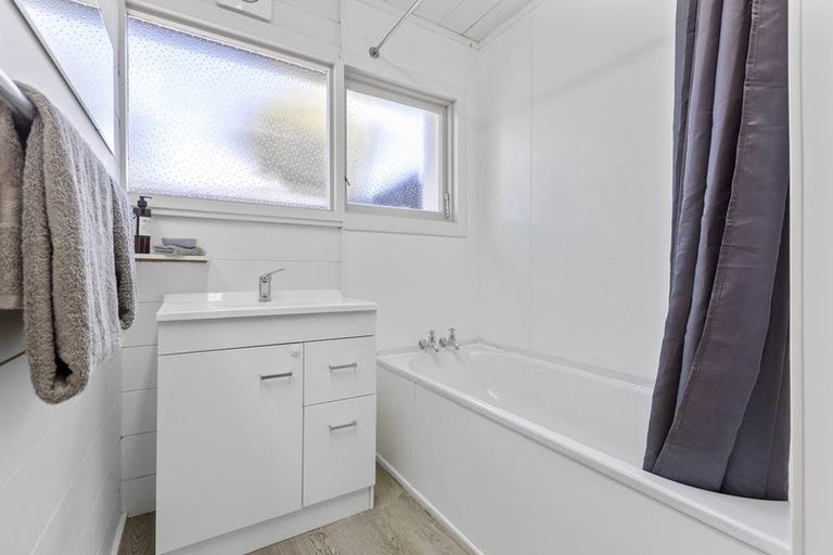 Photo of property in 14a Woodleigh Street, Frankleigh Park, New Plymouth, 4310