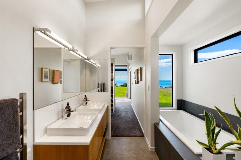 Photo of property in 10 Mer Place, Bay View, Napier, 4104