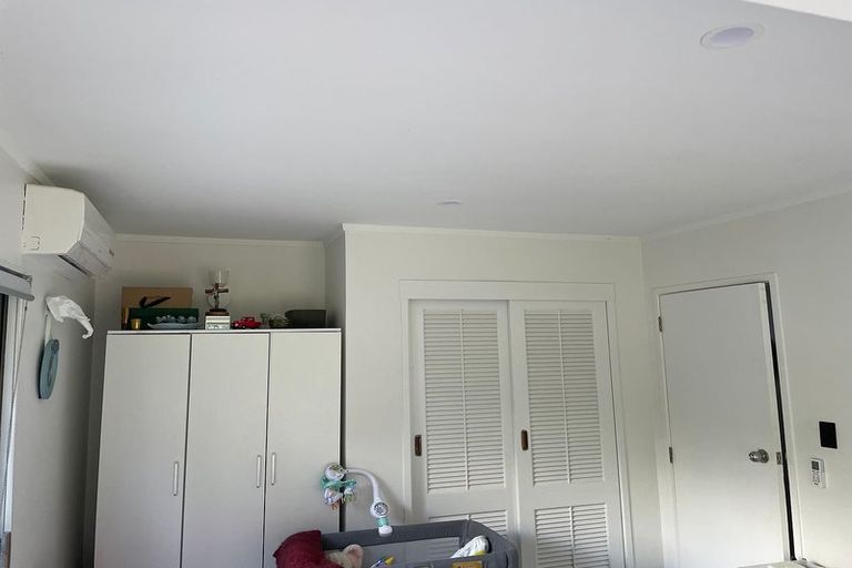 Photo of property in 42 Holyoake Place, Chatswood, Auckland, 0626