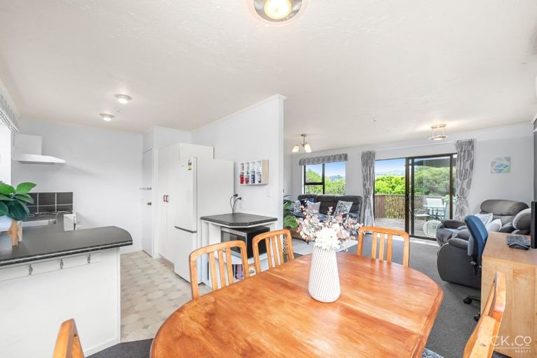 Photo of property in 180 Holborn Drive, Stokes Valley, Lower Hutt, 5019