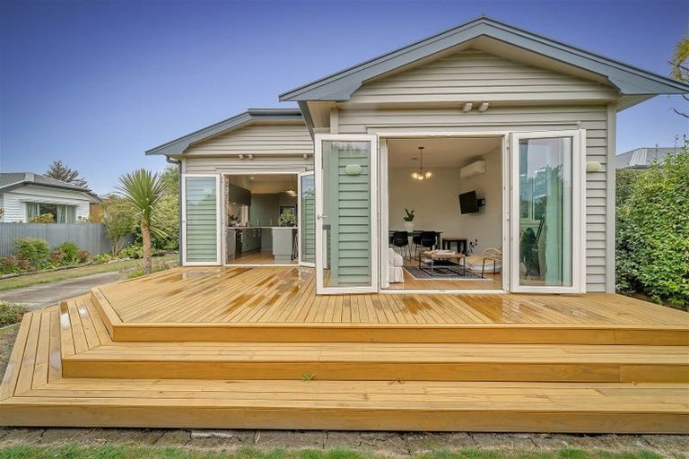 Photo of property in 166 Weston Road, St Albans, Christchurch, 8052