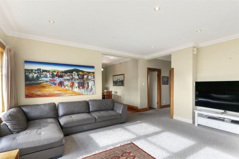 Photo of property in 100 Creswick Terrace, Northland, Wellington, 6012