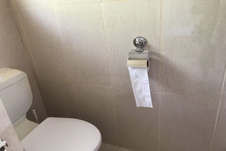 Photo of property in 2/15 Dunraven Place, Torbay, Auckland, 0630