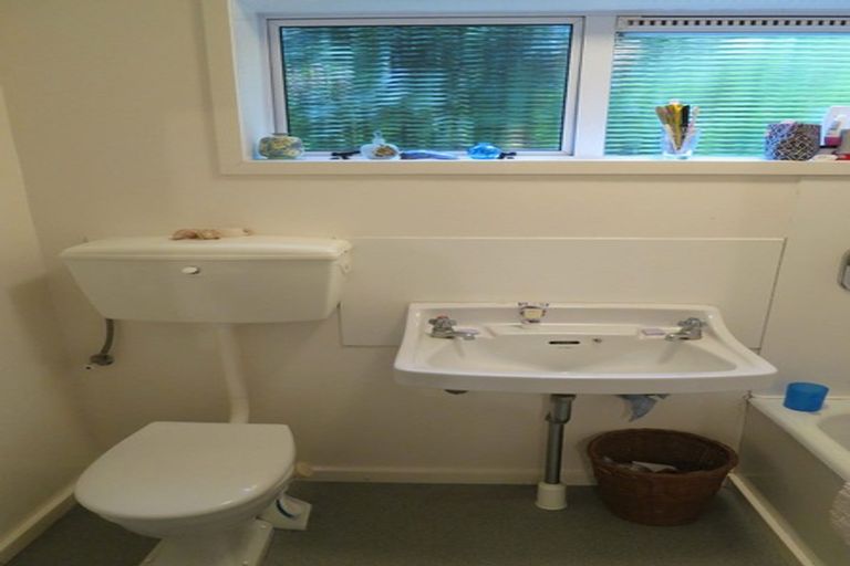 Photo of property in 42 Moana Road, Kelburn, Wellington, 6012