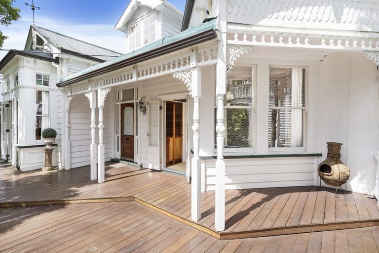 Photo of property in 5 Queen Street, Northcote Point, Auckland, 0627