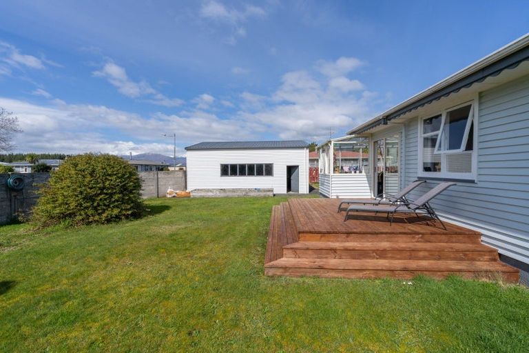 Photo of property in 35 Mararoa Drive, Manapouri, 9679