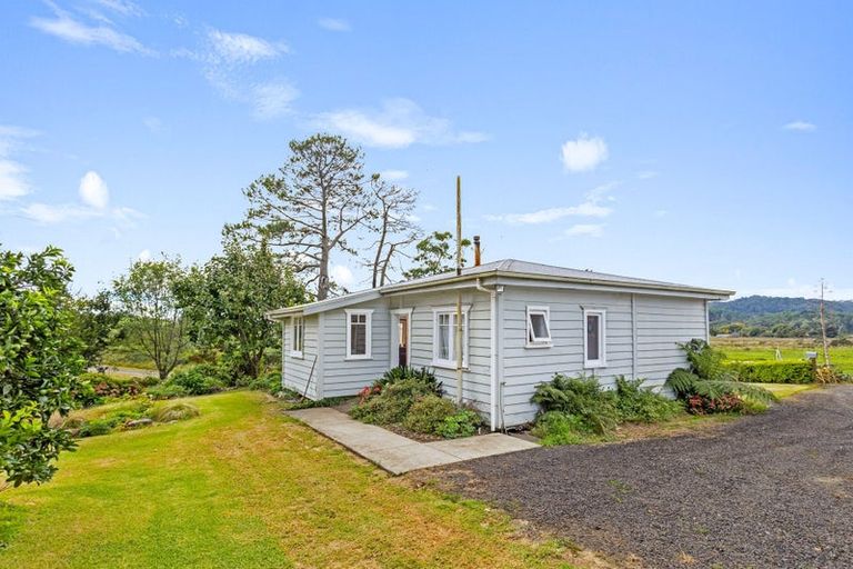 Photo of property in 37 Camp Road, Coroglen, Whitianga, 3591
