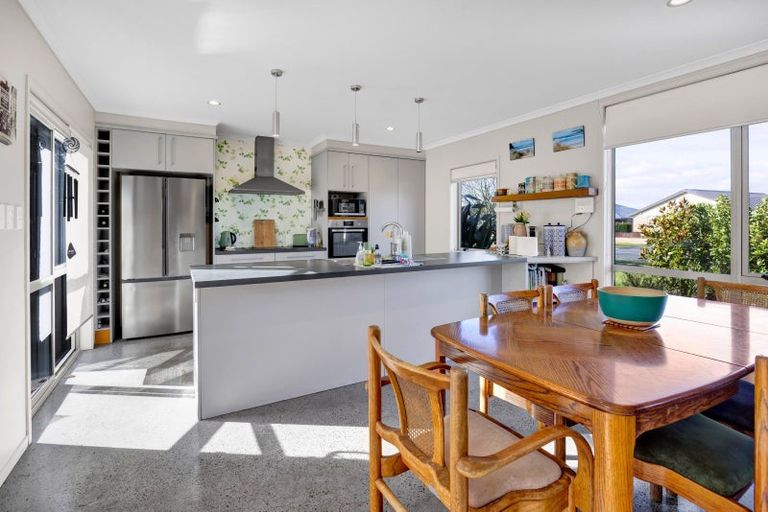 Photo of property in 17 Elizabeth Grove, Stratford, 4332