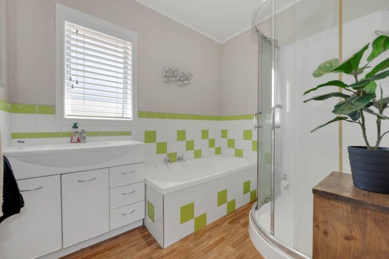 Photo of property in 13 Russell Avenue, Pukekohe, 2120