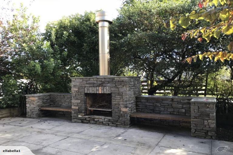 Photo of property in 16 Roberts Street, Martinborough, 5711