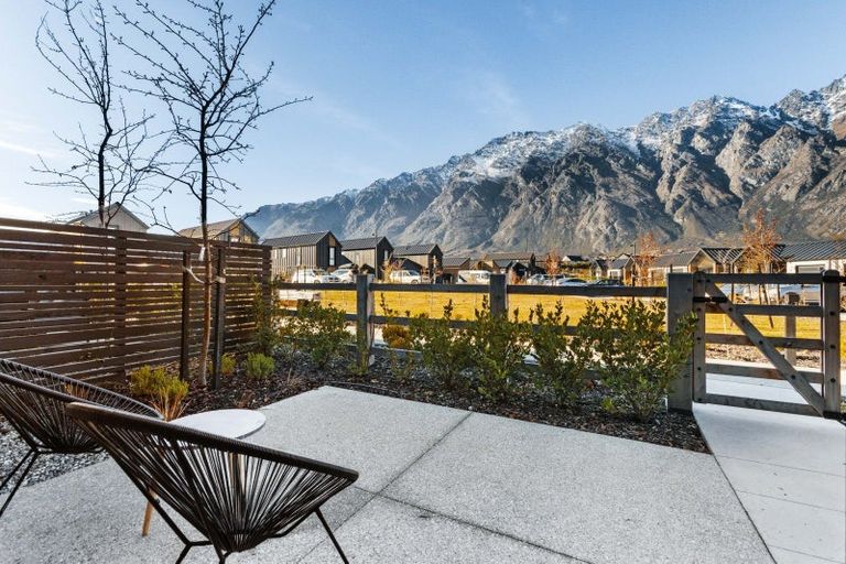 Photo of property in 8 Mcgibbon Lane, Jacks Point, 9371