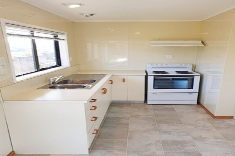 Photo of property in 33 Sartors Avenue, Northcross, Auckland, 0630