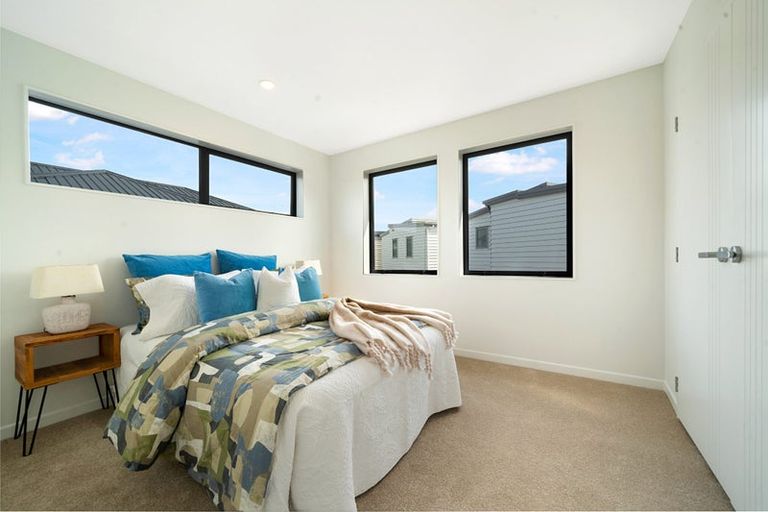 Photo of property in 150 Hobsonville Road, Hobsonville, Auckland, 0618