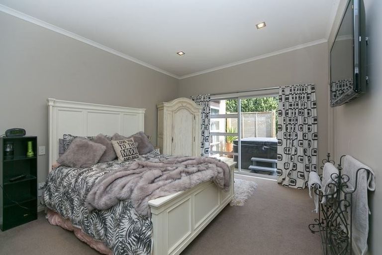 Photo of property in 3 Sampson Avenue, Waiwhakaiho, New Plymouth, 4312