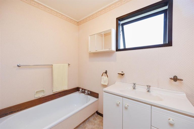 Photo of property in 12a Oxford Street, Marton, 4710