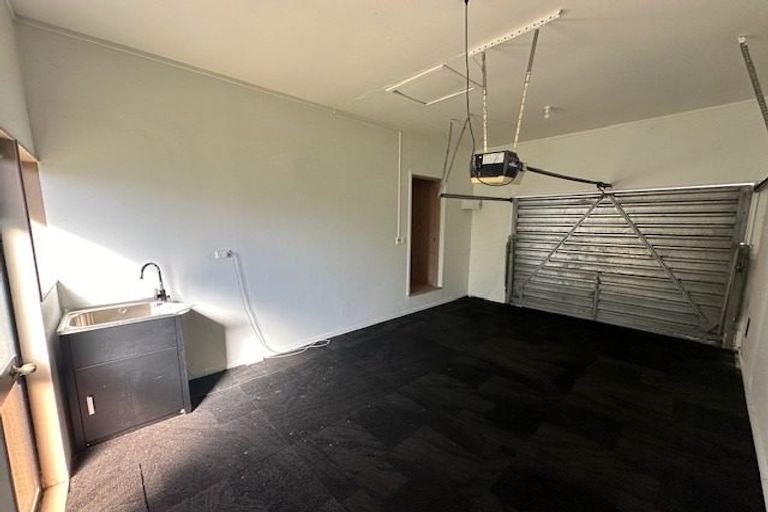 Photo of property in 1/4 Westpark Drive, West Harbour, Auckland, 0618