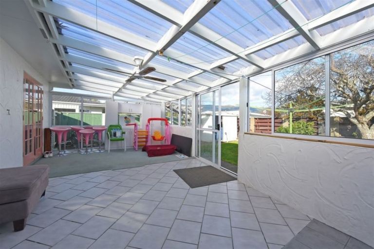 Photo of property in 20 Montana Road, Totara Park, Upper Hutt, 5018