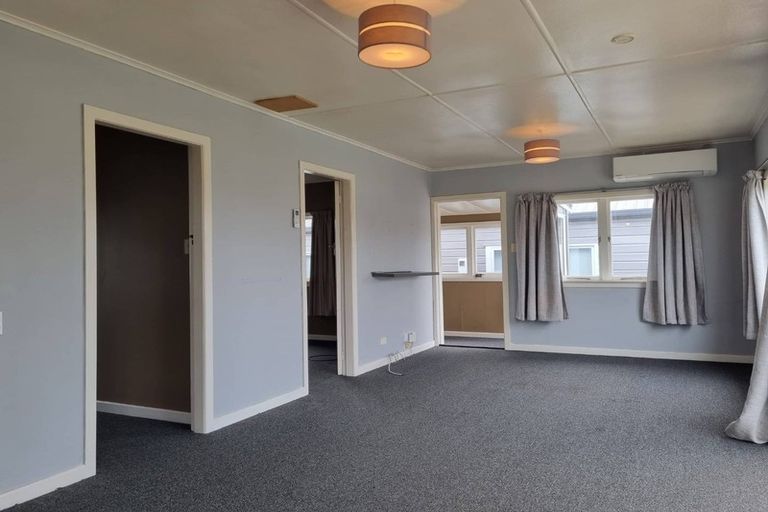 Photo of property in 93 Broadway, Waitara, 4320