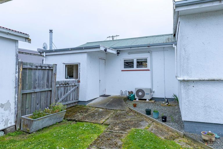 Photo of property in 28 Augustine Street, Waimate, 7924