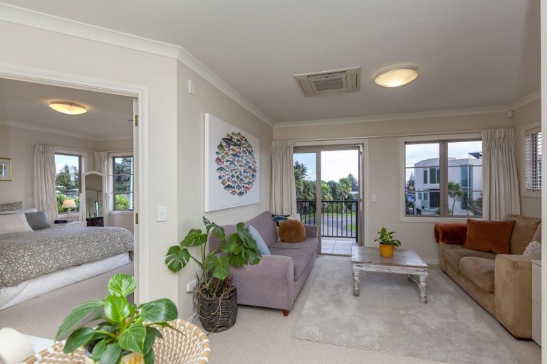 Photo of property in 136 Renown Road, Raumati South, Paraparaumu, 5032