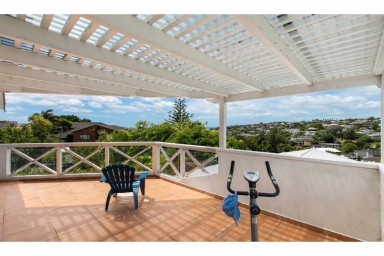 Photo of property in 1/14 Kiteroa Terrace, Rothesay Bay, Auckland, 0630