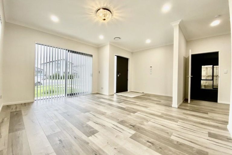 Photo of property in 5 Cloonlyon Drive, Flat Bush, Auckland, 2019
