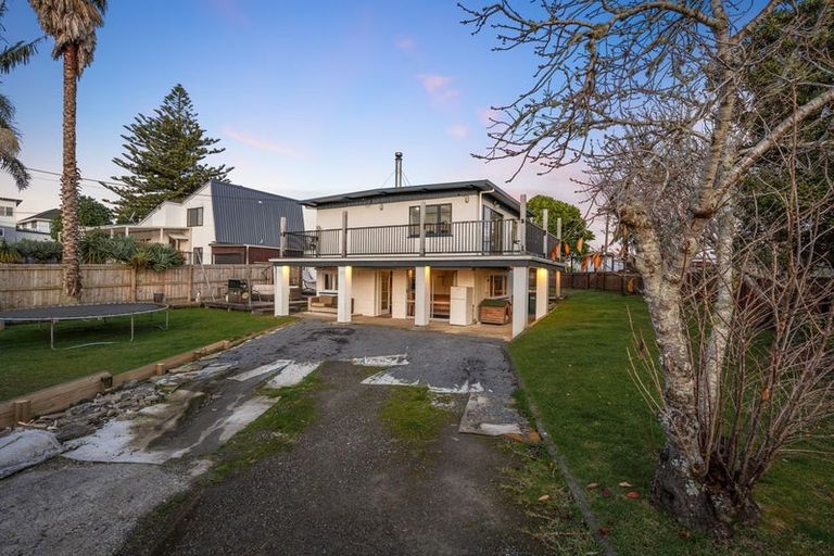 Photo of property in 1 The Terrace, Herald Island, Auckland, 0618