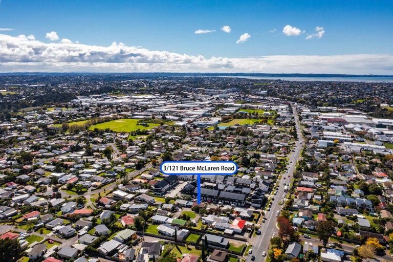Photo of property in 3/121 Bruce Mclaren Road, Henderson, Auckland, 0612