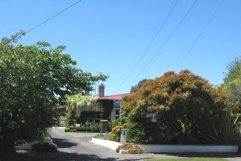 Photo of property in 8 Dymock Place, Bishopdale, Christchurch, 8053