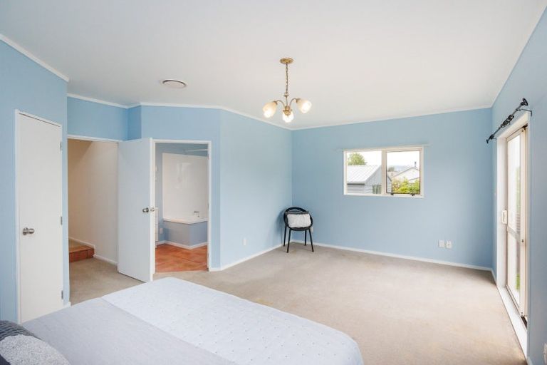 Photo of property in 101 Hillcrest Drive, Kelvin Grove, Palmerston North, 4414
