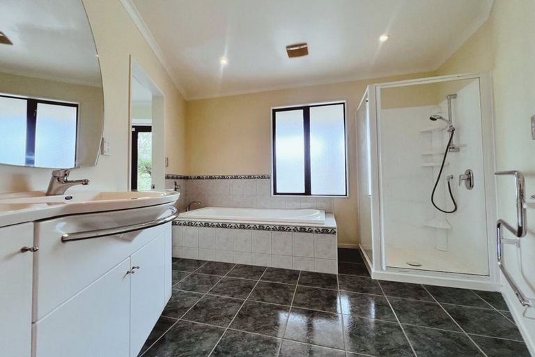 Photo of property in 24 Pendennis Point, Camborne, Porirua, 5026