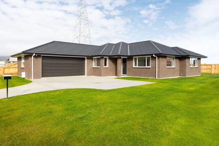 Photo of property in 53 Atlantic Drive, Fitzherbert, Palmerston North, 4410