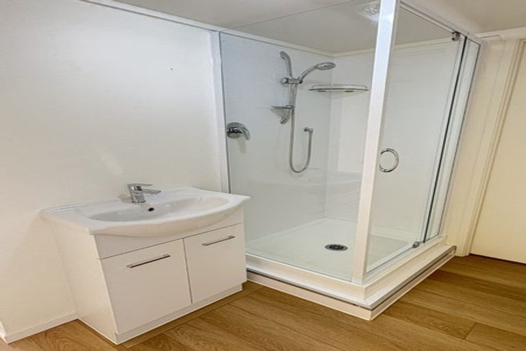 Photo of property in 1/307 East Coast Road, Mairangi Bay, Auckland, 0630